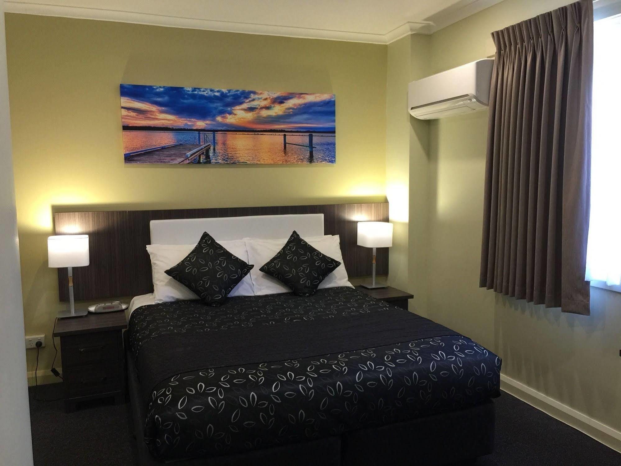 Park Squire Motor Inn & Serviced Apartments Melbourne Exterior photo